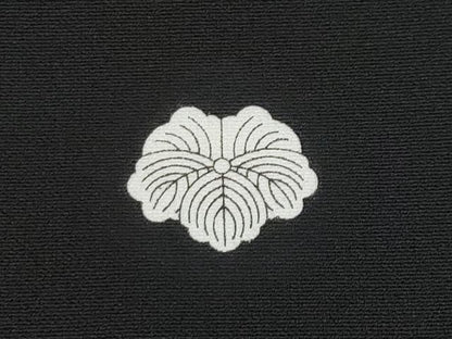 平和屋本店●極上 皇室・伊勢神宮御用 山口美術織物 山口弘躬 伊可田屋 田畑浩平 黒留袖 唐織 菱取水春菊文 反端付 逸品 未使用 CYAA5037s6