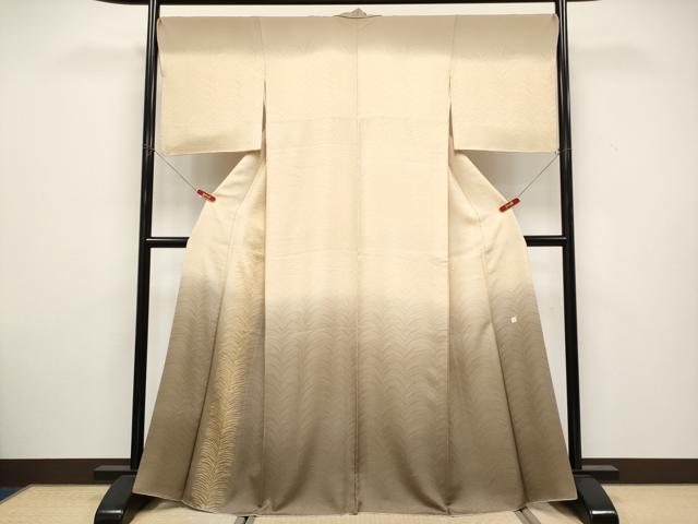 平和屋本店●極上　皇室献上作家　北出与三郎　訪問着　大王松　暈し染め　金彩　薄香色地　逸品　CYAA5056s6