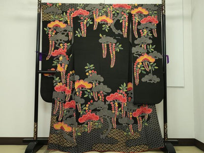 平和屋本店●極上 和染紅型 栗山紅型 栗山吉三郎 振袖 松 黒地 鬼しぼ縮緬 逸品 CZAA1223s5