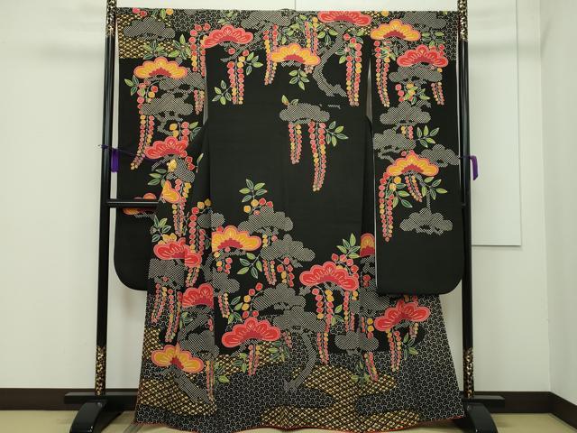平和屋本店●極上 和染紅型 栗山紅型 栗山吉三郎 振袖 松 黒地 鬼しぼ縮緬 逸品 CZAA1223s5