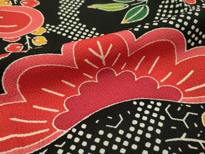 平和屋本店●極上 和染紅型 栗山紅型 栗山吉三郎 振袖 松 黒地 鬼しぼ縮緬 逸品 CZAA1223s5