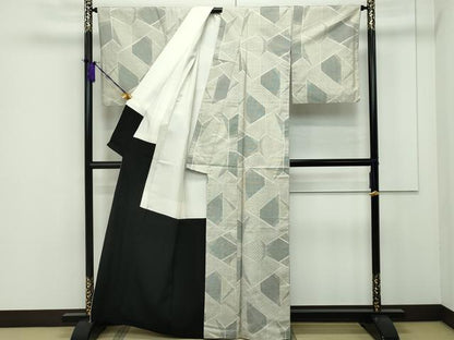 平和屋本店●極上 本場大島紬 白大島 160亀甲 切嵌文様 逸品 CZAA1253s5
