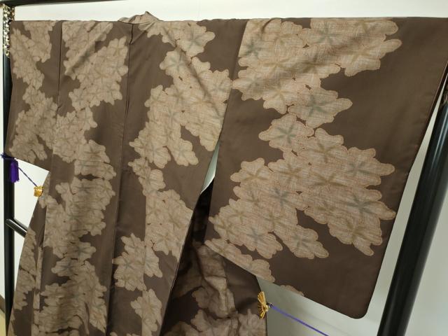 平和屋本店■希少　人間国宝　森口華弘 　創作意匠　本場大島紬　泥染め　９マルキ　舞花文　証紙付き　逸品　CZAA1690s5
