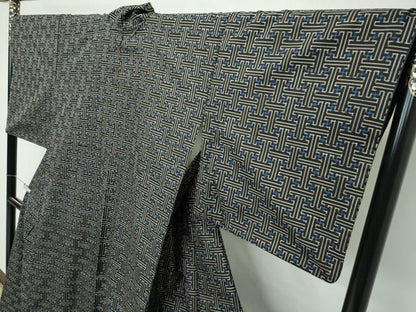 平和屋本店■希少　本場大島紬　龍郷絣　秋名バラ　黒地　逸品　CZAA2207s5