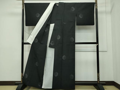 平和屋本店▽極上 本塩沢 単衣 110亀甲 雪輪重ね文様 黒地 逸品 CZAA2366s5