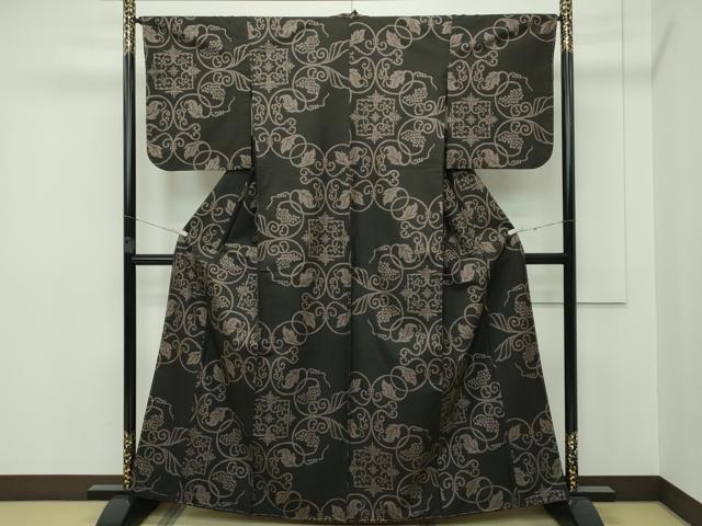 別誂 本場大島紬 泥染 大島紬美幸製 蜀江文 華紋 正絹 旗印 X270 本場奄美大島紬】 古代染色純泥染 ＜一元絣＞ 伝統的工芸品