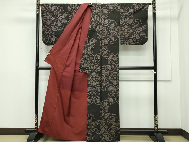 平和屋本店○極上 本場大島紬 加納別誂 泥染め 7マルキ 葡萄唐草