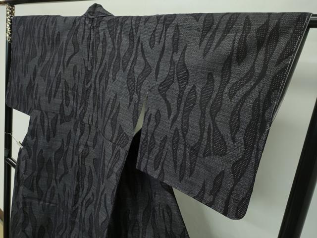 ［本場結城紬］紫地松葉文百亀甲結城紬　中古品 本場結城紬］紫地松葉文百亀甲結城紬 中古品