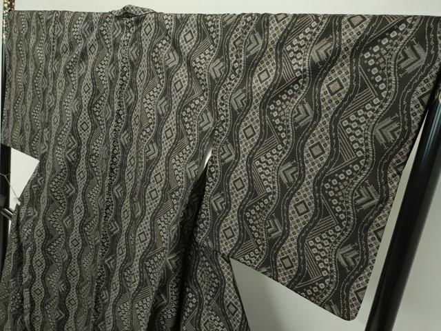 平和屋本店■極上　本場大島紬　現代龍郷絣　立涌菱文様　逸品　CZAA2463s5