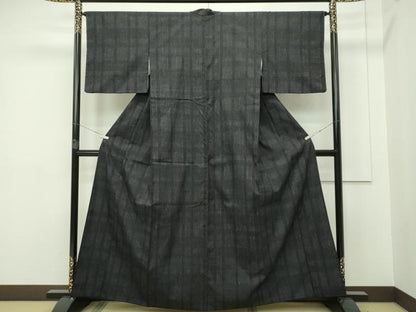 平和屋本店●極上 本場結城紬 重要無形文化財 変わり縞 黒地 逸品 CZAA2566s5