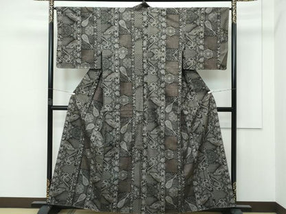 平和屋本店■極上　本場大島紬　12マルキ　楽器動物正倉院花文　ほていや扱い　逸品　未使用　CZAA2867s5