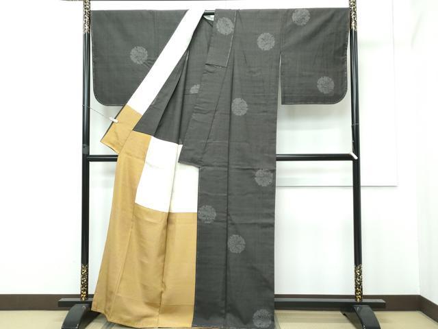 平和屋本店■極上　本場結城紬　重要無形文化財　胴抜き仕立て　100亀甲　雪輪草木文　黒橡色地　証紙付き　逸品　未使用　CZAA2960s5