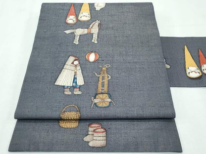 平和屋着物●極上　銀座もとじ　九寸名古屋帯　作家物　手描き　馬　人物　器物　銀通し地　墨色地　たとう紙付　逸品　未使用　CZAA3087s5
