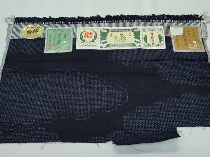 平和屋着物▽極上 本場結城紬 重要無形文化財 単衣 80亀甲 雲重ね文 濃紺地 証紙付き 逸品 CZAA3156s5