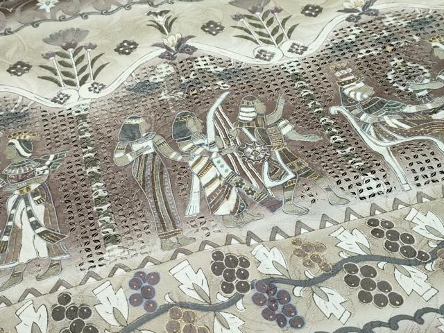 平和屋本店●極上　訪問着　中国三大刺繍　スワトウ刺繍　エジプト壁画文様　暈し染め　金糸　涅色地　逸品　CZAA5788s6