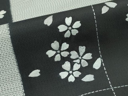 平和屋本店●極上　本場大島紬　尾峨佐　刺繍　刺し子　市松舞花文　大島紬巨匠謹製　証紙付き　逸品　CZAA5785s6