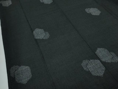 平和屋着物●極上　本場結城紬　重要無形文化財　80亀甲　飛び亀甲柄　亀甲文　黒地　逸品　CZAA4460s6