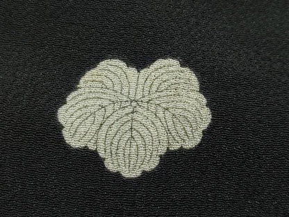 平和屋着物●極上　アンティーク　大正ロマン　黒留袖　仮絵羽　相良刺繍　群鶴松文　暈し染め　鬼しぼ縮緬　逸品　CZAA4551s6