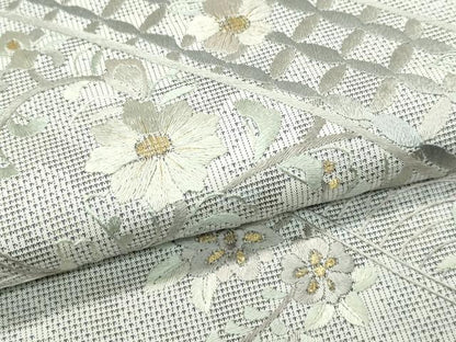 平和屋本店●極上 訪問着 本場大島紬地 白大島 総刺繍 中国三大刺繍 スワトウ刺繍 ９マルキ 正倉院花唐草文 金糸 逸品 CZAA4621s6