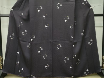 平和屋着物●極上　小紋　兎　舞花弁　紫黒色地　反端付き　逸品　未使用　CZAA4660s6