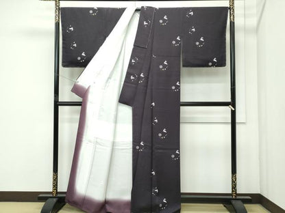 平和屋着物●極上　小紋　兎　舞花弁　紫黒色地　反端付き　逸品　未使用　CZAA4660s6