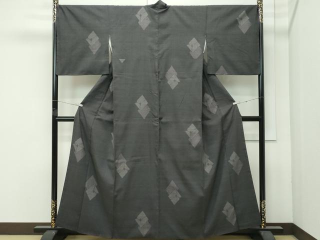 平和屋本店●極上　本場結城紬　重要無形文化財　160亀甲　飛び亀甲柄　菱花文　黒橡色地　大丸扱い　逸品　CZAA4675s6