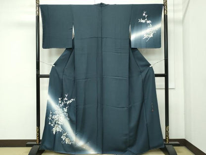 平和屋着物●極上　銀彩作家　澤江隆史　訪問着　葡萄蔦の葉草花文　暈し染め　銀彩　錆鉄御納戸色地　反端付き　逸品　未使用　CZAA4700s6