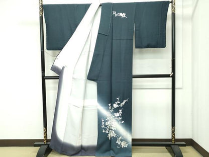 平和屋着物●極上　銀彩作家　澤江隆史　訪問着　葡萄蔦の葉草花文　暈し染め　銀彩　錆鉄御納戸色地　反端付き　逸品　未使用　CZAA4700s6