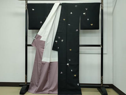 平和屋着物●極上　赤城紬　手座繰り　草木染　犬　黒地　証紙付き　逸品　CZAA4712s6
