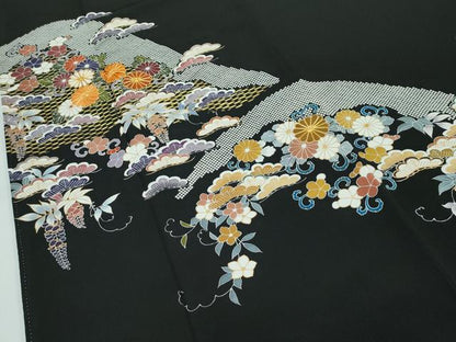 平和屋着物●極上　創業460年・千總　黒留袖　駒刺繍　草花松文　金彩　高島屋扱い　逸品　CZAA4738s6