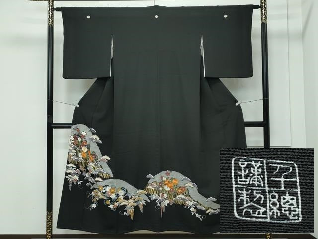 平和屋着物○極上 創業460年・千總 黒留袖 駒刺繍 草花松文