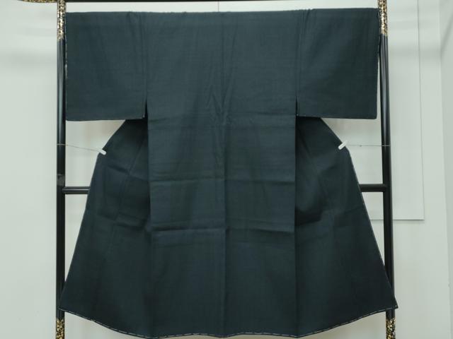 平和屋本店■希少　紬屋吉平　本場結城紬　重要無形文化財　男性　色無地　黒緑色　証紙付き　逸品　未使用　CZAA4748s6