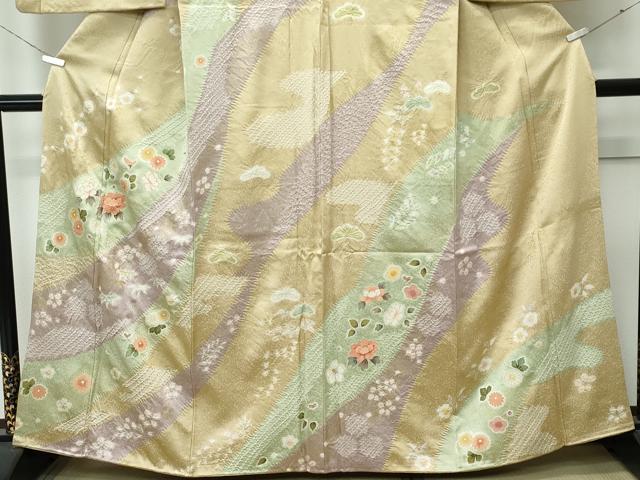 平和屋着物●極上　訪問着　駒刺繍　絞り　松竹梅吉祥草花文　暈し染め　金彩　榛色地　逸品　CZAA4982s6