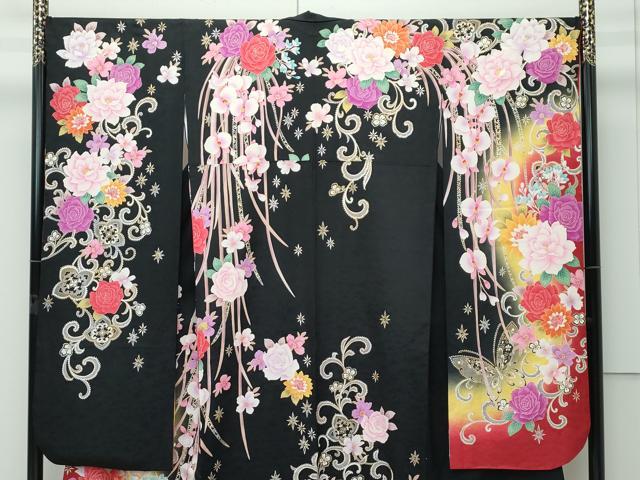 平和屋着物●極上　振袖　刺繍　花蝶文　暈し染め　黒地　金銀彩　逸品　CZAA5002s6