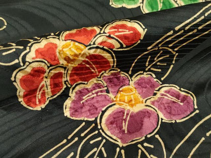 平和屋着物∵極上　女の子　十三参り　子供　祝着　絞り　流水花文　黒地　逸品　未使用　CZAA5010s6