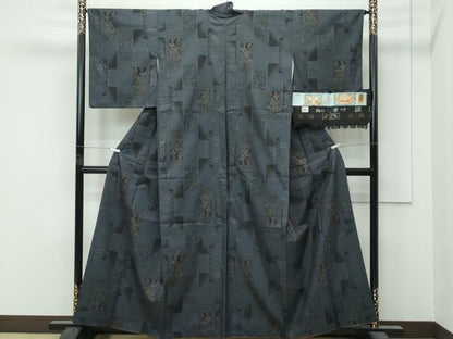 平和屋着物●極上　本場大島紬　９マルキ　エジプト壁画文様　紬のしまづ　島津織物特製　証紙付き　逸品　CZAA5060s6