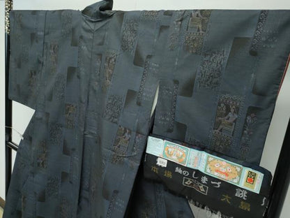 平和屋着物●極上　本場大島紬　９マルキ　エジプト壁画文様　紬のしまづ　島津織物特製　証紙付き　逸品　CZAA5060s6