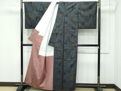 平和屋着物●極上　本場大島紬　９マルキ　エジプト壁画文様　紬のしまづ　島津織物特製　証紙付き　逸品　CZAA5060s6