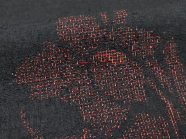 平和屋着物●極上　本場結城紬　重要無形文化財　100亀甲　草花文　黒地　逸品　未使用　CZAA5064s6