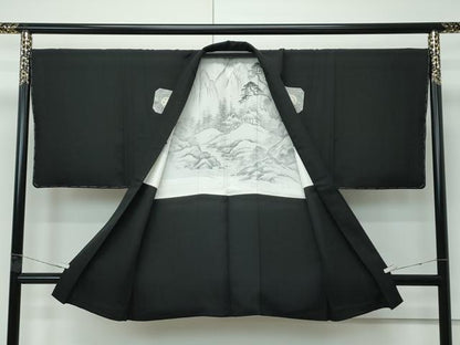 平和屋着物∞極上　男性　黒紋付　長羽織　羽裏：風景文　反端付き　逸品　未使用　CZAA5097s6