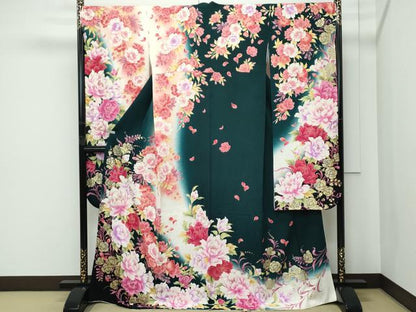 平和屋着物●極上　振袖　刺繍　牡丹　暈し染め　金彩　虫襖色地　逸品　CZAA5137s6