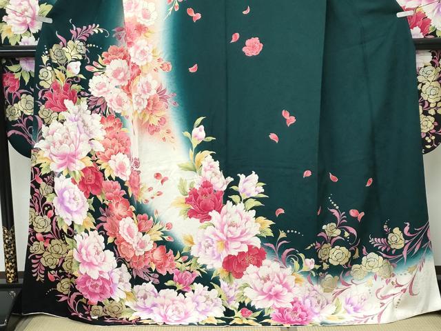 平和屋着物●極上　振袖　刺繍　牡丹　暈し染め　金彩　虫襖色地　逸品　CZAA5137s6