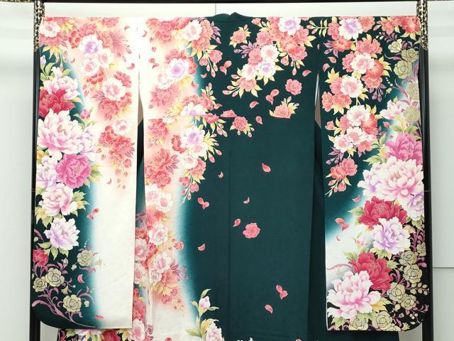 平和屋着物●極上　振袖　刺繍　牡丹　暈し染め　金彩　虫襖色地　逸品　CZAA5137s6