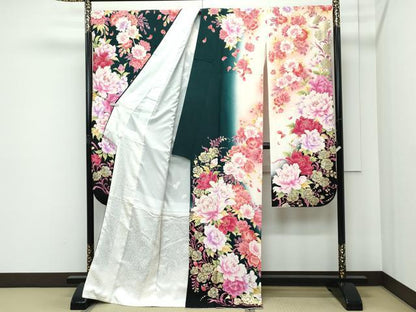 平和屋着物●極上　振袖　刺繍　牡丹　暈し染め　金彩　虫襖色地　逸品　CZAA5137s6