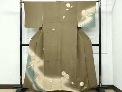 平和屋着物●極上　訪問着　菊　暈し染め　金彩　鬼しぼ縮緬　媚茶色地　逸品　CZAA5144s6