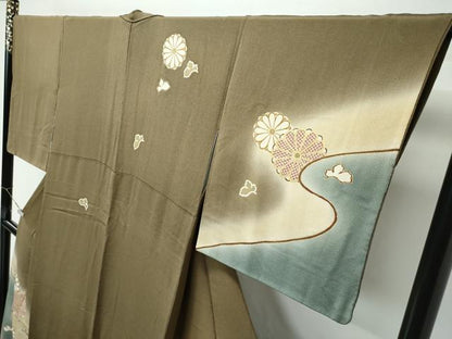 平和屋着物●極上　訪問着　菊　暈し染め　金彩　鬼しぼ縮緬　媚茶色地　逸品　CZAA5144s6