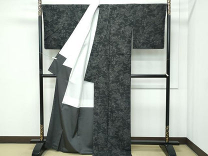 平和屋着物●極上　本場結城紬　重要無形文化財　100亀甲　雪輪七宝花鳥文　黒地　逸品　未使用　CZAA5162s6