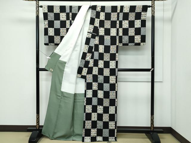平和屋着物●極上　小紋　紅型　市松文様　成り物　黒地　鬼しぼ縮緬　越後屋扱い　逸品　CZAA5201s6
