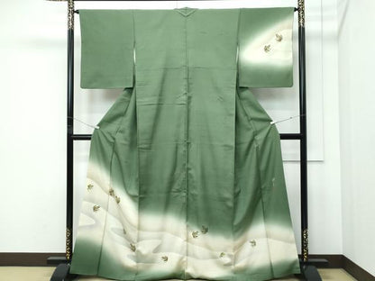 平和屋着物●極上　染織界の匠　村松祥三　訪問着　紬地　手描き　カエル　麹塵色地　逸品　CZAA5203s6