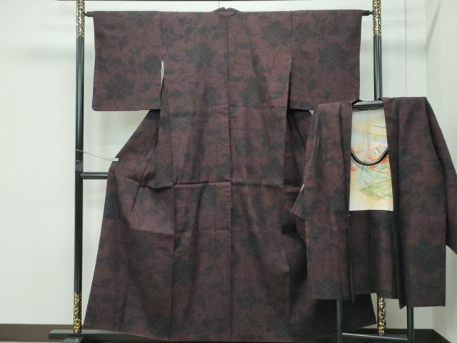 平和屋着物●極上　本場結城紬　重要無形文化財　アンサンブル　100亀甲　更紗唐草文　黒地　羽織紐付き　逸品　CZAA5227s6
